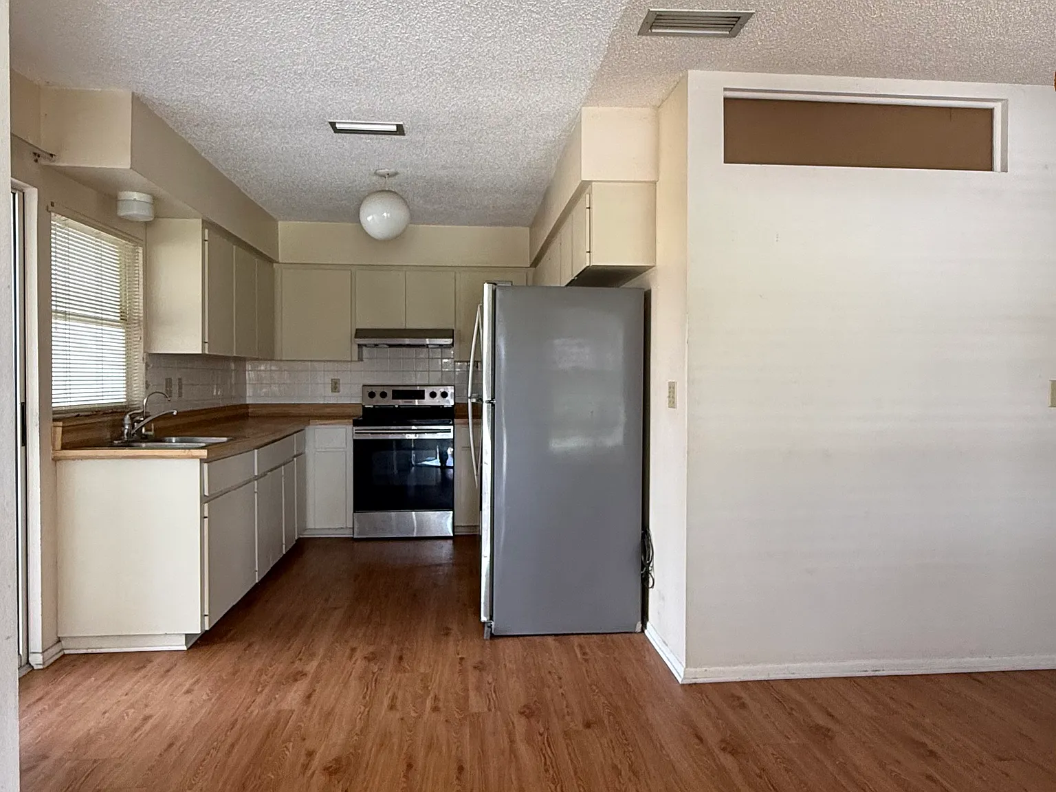 2 bed, 1000 sqft, $1,500 — Photo 4