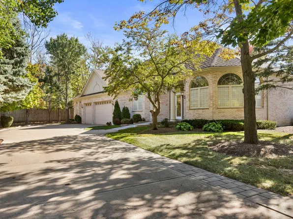 170 Los Lagos Dr, Bloomingdale, IL 60108
