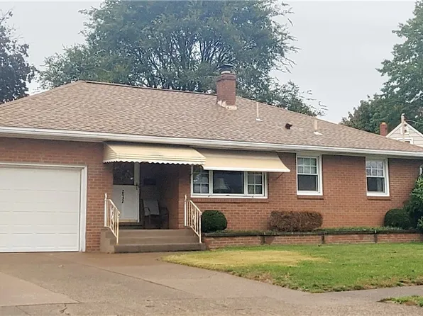 2032 S Manor Dr, Erie, PA 16505