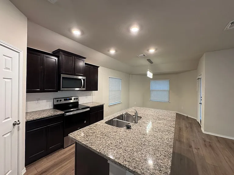 1812 Bee Creek Loop — Photo 10