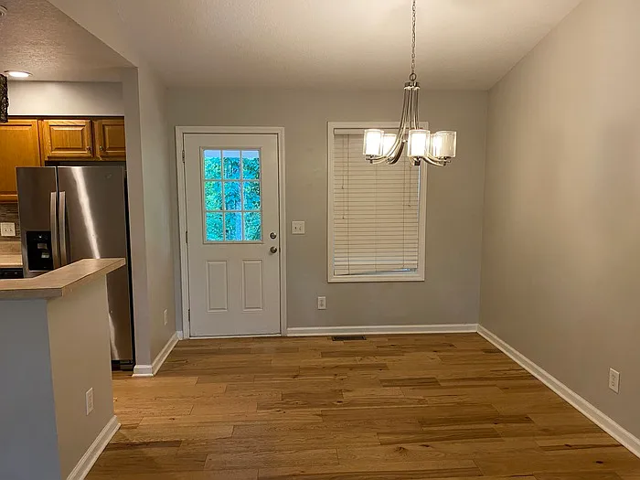 3 bed, 2.0 bath, 1232 sqft, $1,400 — Photo 3