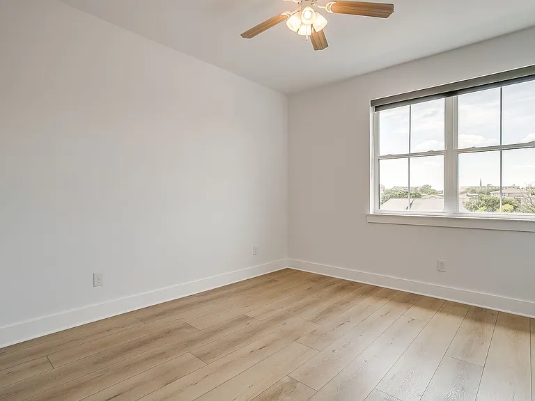 2811 Forest Park Blvd — Photo 36