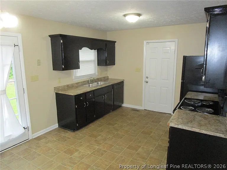 2122 Constitution Dr — Photo 3