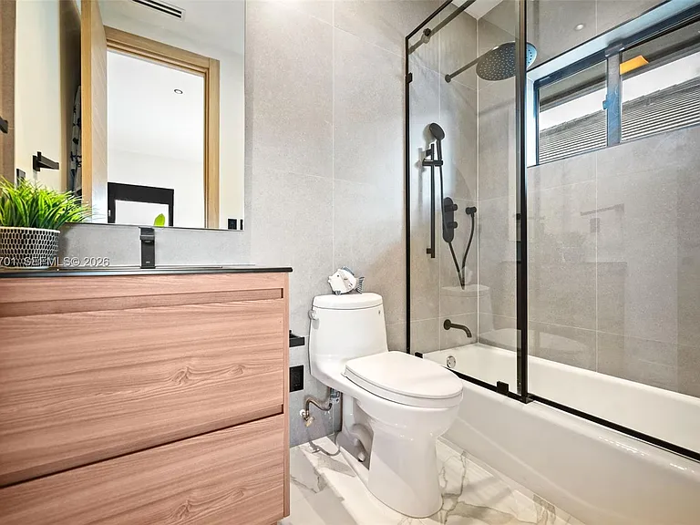 16431 NE 34th Ave — Photo 30