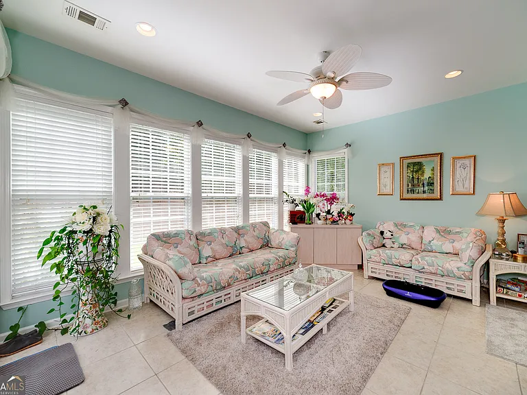 230 Begonia Ct — Photo 10