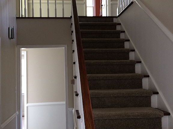 5th image of 110 Lois Ln