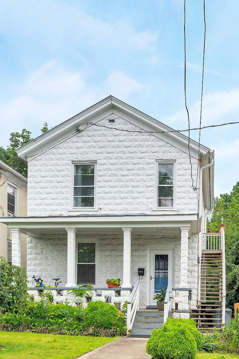 A well-kept, sun-filled home in a terrific location - 626 Hinton Ave #A