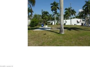 12120 Cypress Dr, Fort Myers, FL 33908