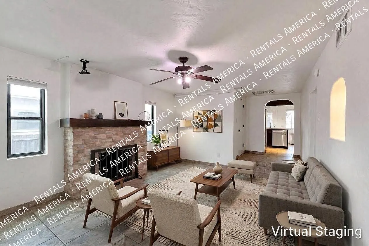 Adorable 3 Bedroom With Large Yard! Water Included! — Photo 2