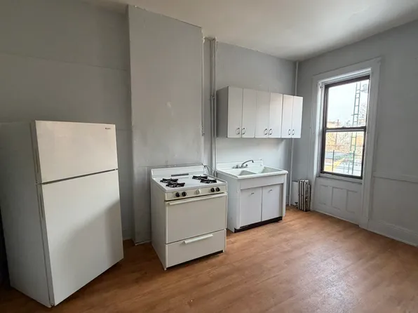 487 Onderdonk Avenue image 1 of 6