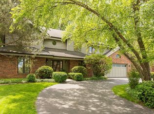 303 Woodview Ct, Oak Brook, IL 60523