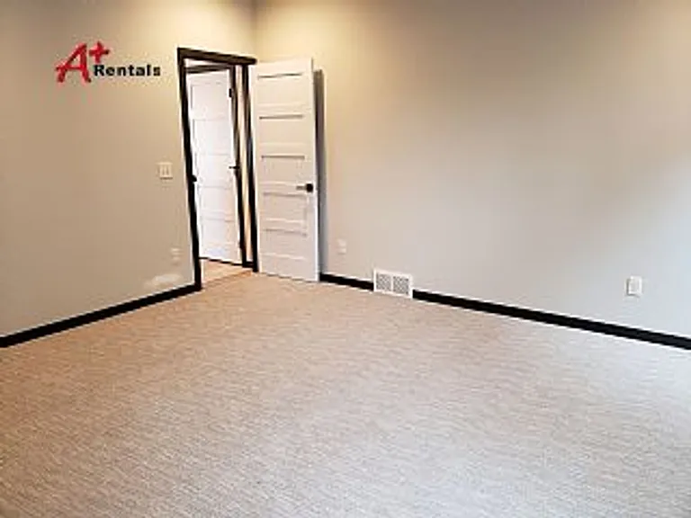 4513 S Dubuque Ave — Photo 12