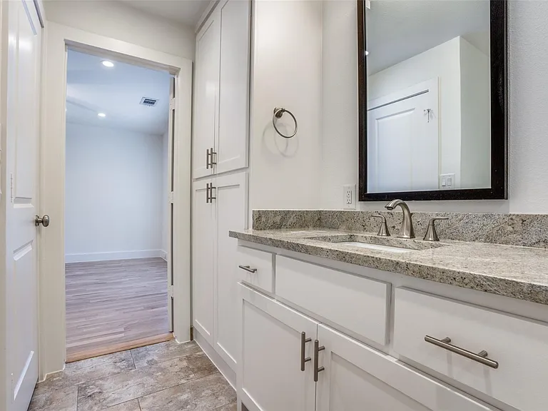 5017 Manett St #103 — Photo 12