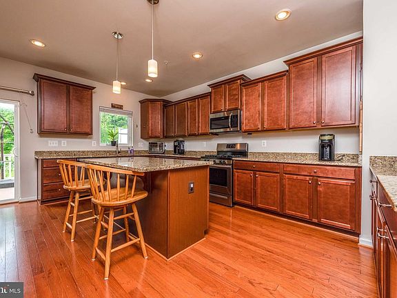 5th image of 1315 Hawthorn Dr