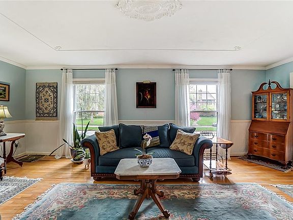 5th image of 206 Beverly Pl