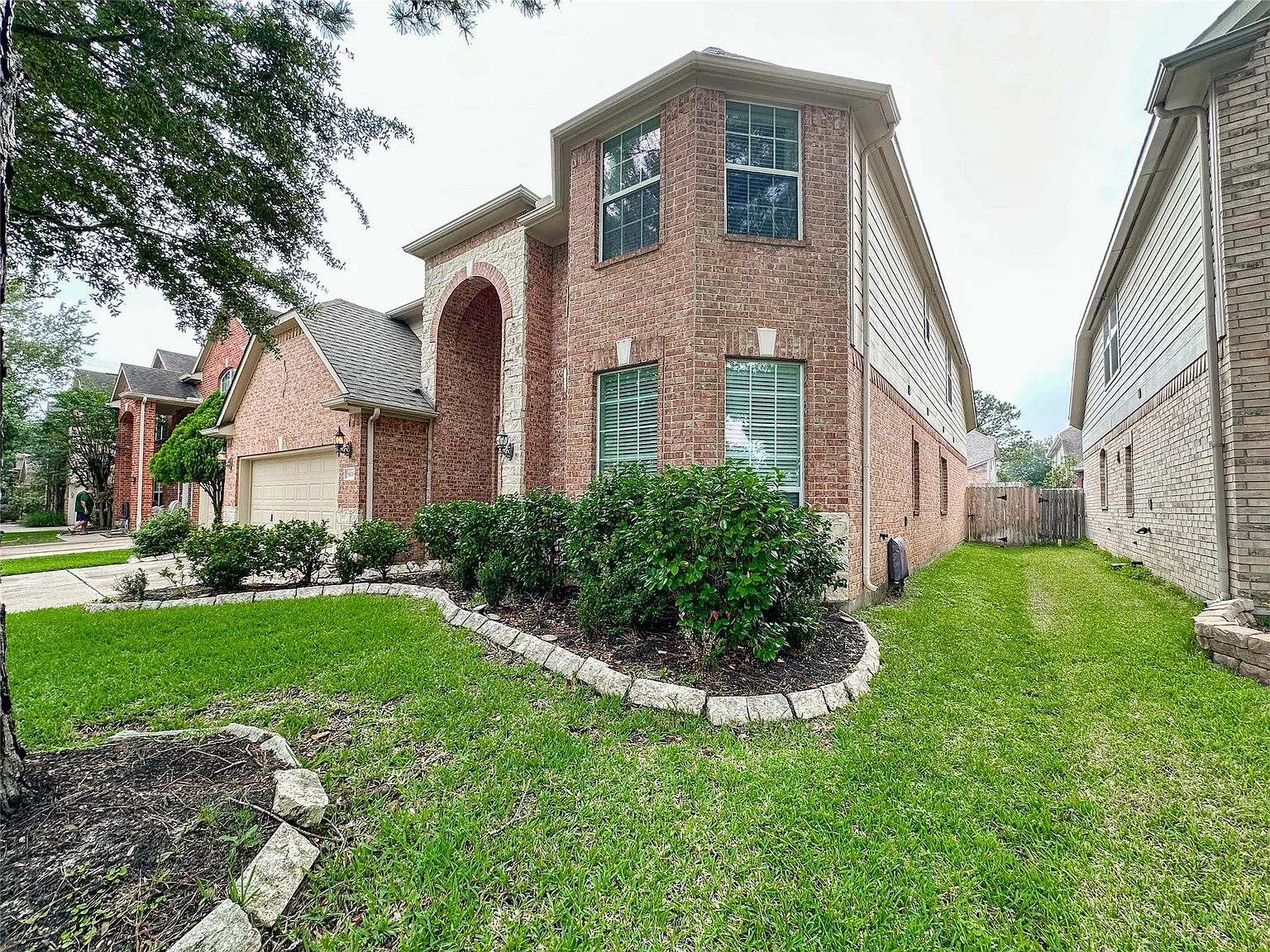 4 bed, 3.5 bath, 3736 sqft, $3,500 — Photo 2