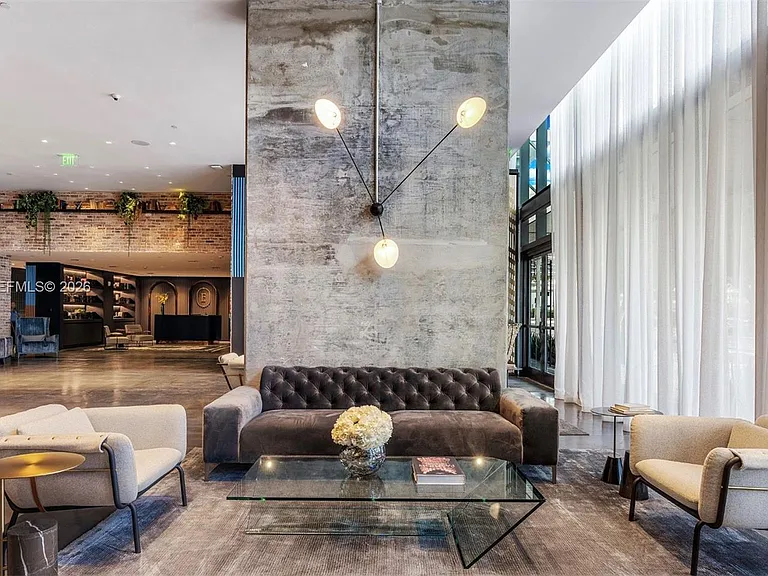 398 NE 5th St #Penthouse 4701 — Photo 54
