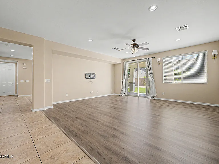 2531 E Eleana Ln — Photo 7