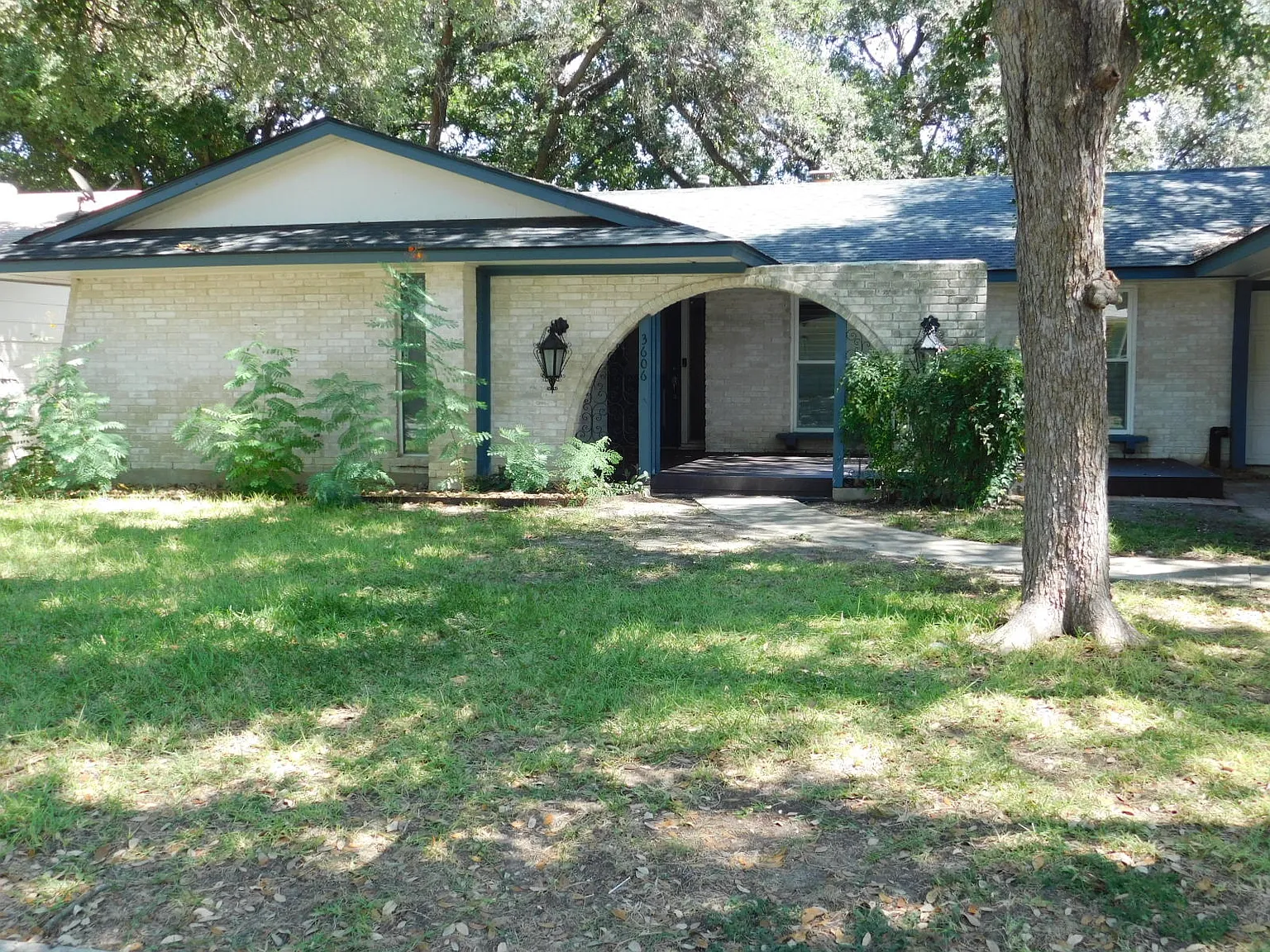 3 bed, 2.0 bath, 1472 sqft, $2,095 — Photo 1
