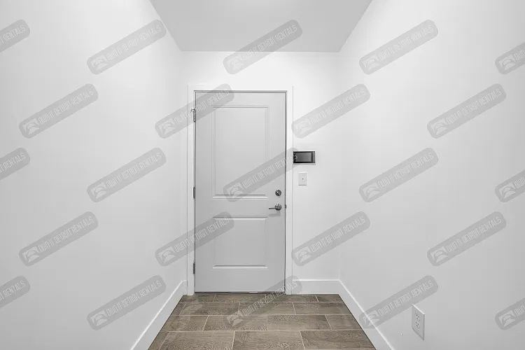 Multi Family 2 Bathroom 1 Bathroom — Photo 3