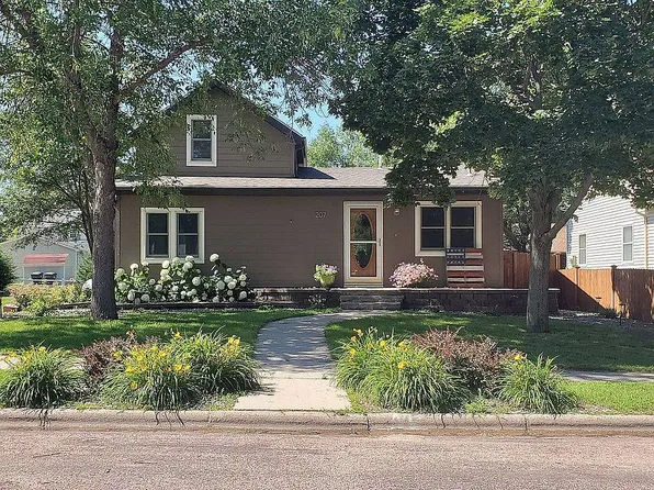 207 W 11th Ave, Chamberlain, SD 57325