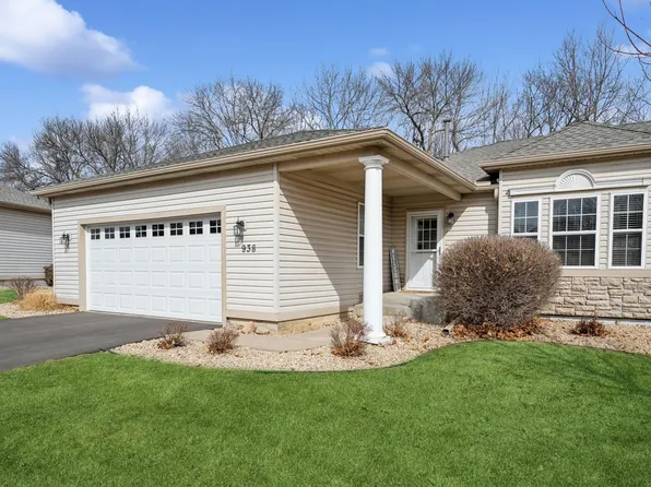 938 Carriage Ln, Chaska, MN 55318