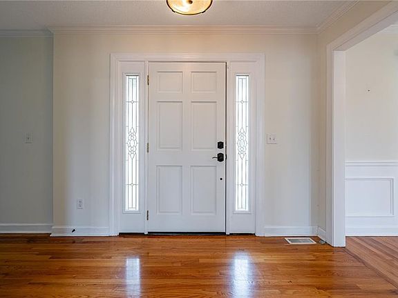 3rd image of 25 Timberlane Ter SW