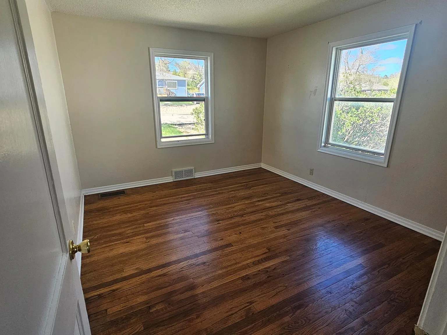 3 bed, 1100 sqft, $1,350 — Photo 3