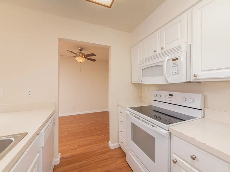 Le Boulevard Apartments — Photo 26