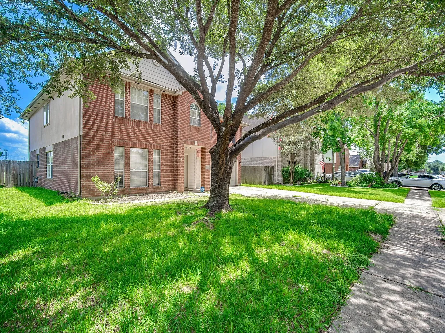 4 bed, 2.5 bath, 2616 sqft, $2,300 — Photo 3