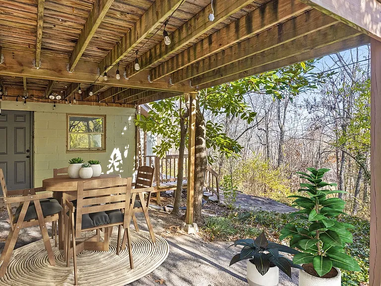 940 Signal Rd — Photo 12