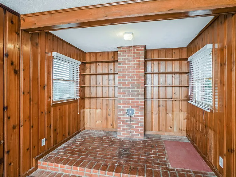2389 Mount Eden Rd — Photo 9