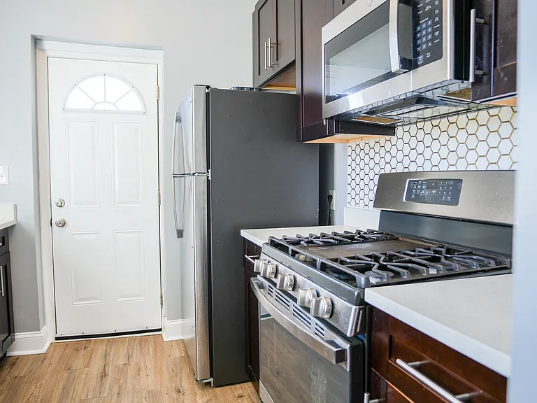 2213 Riggs Ave — Photo 9