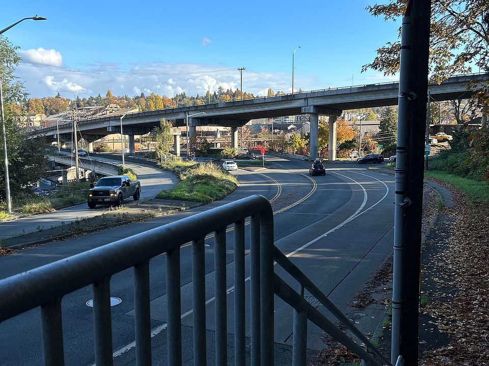 Down the path, you'll find quick access to the C-Line, 21, 56, 57, and 773 bus routes Easy commute to downtown, SLU, and the junction