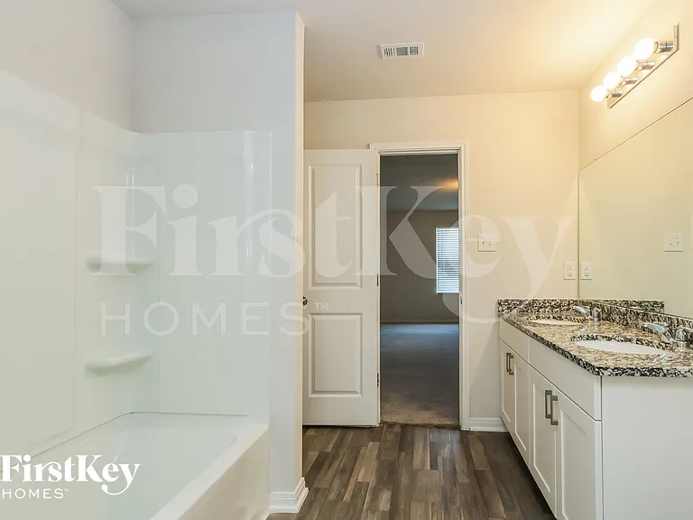 10083 Cerritos Dr — Photo 14
