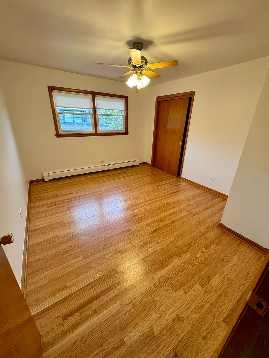 Building Photo - 5421 W Windsor Ave #2