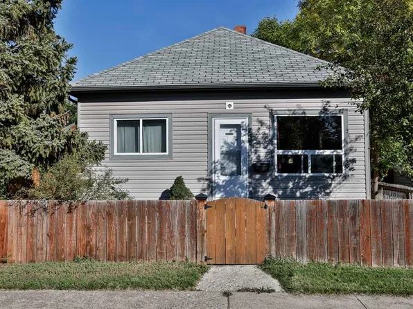 731 W 14th St N, Lethbridge, AB T1H 2W2