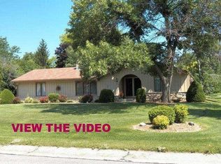 3628 W Hilltop Ln, Franklin, WI 53132