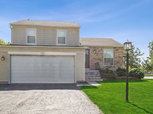 404 Southwood Cir, Streamwood, IL 60107