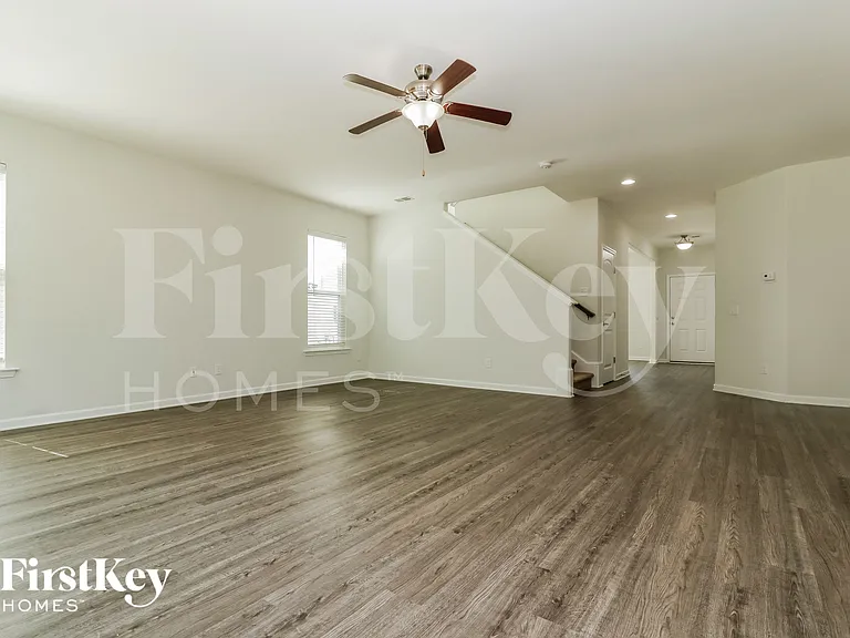 421 Sanctuary Park Dr — Photo 3