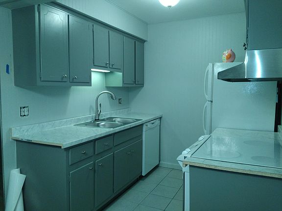 2nd image of 3433 Hillside Dr