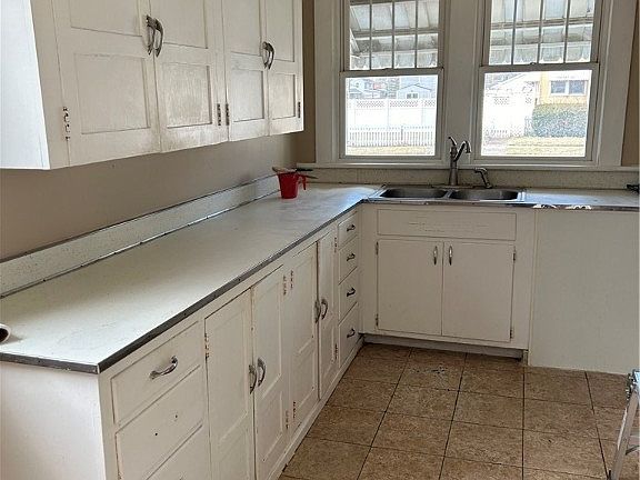 5th image of 210 W Washington St