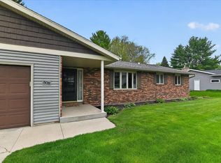 508 Woodvale Dr, Deforest, WI 53532