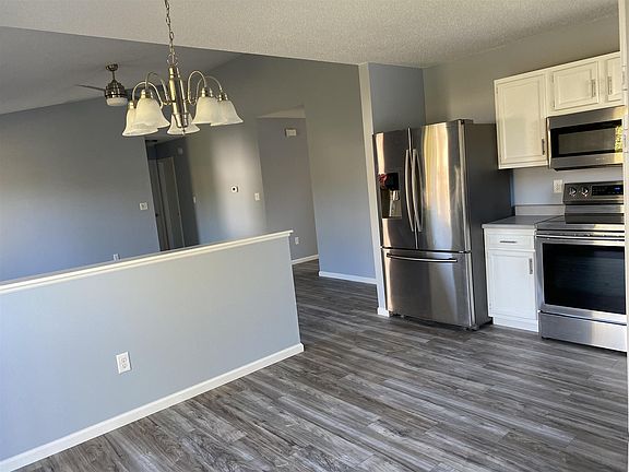 5th image of 2704 S Pinehurst Dr