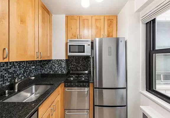 3rd image of 115 E 9th St APT 4M