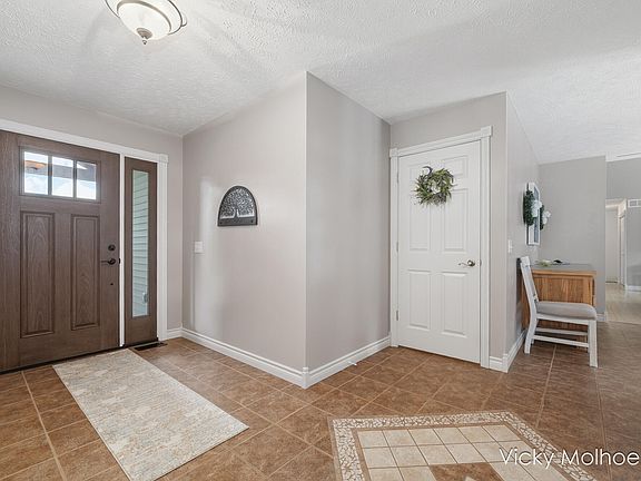 4th image of 817 Pheasant Ridge Dr
