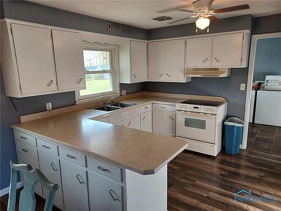 4th image of 172 N Main St