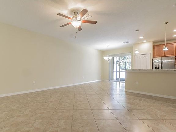 3rd image of 11928 Greengate Dr