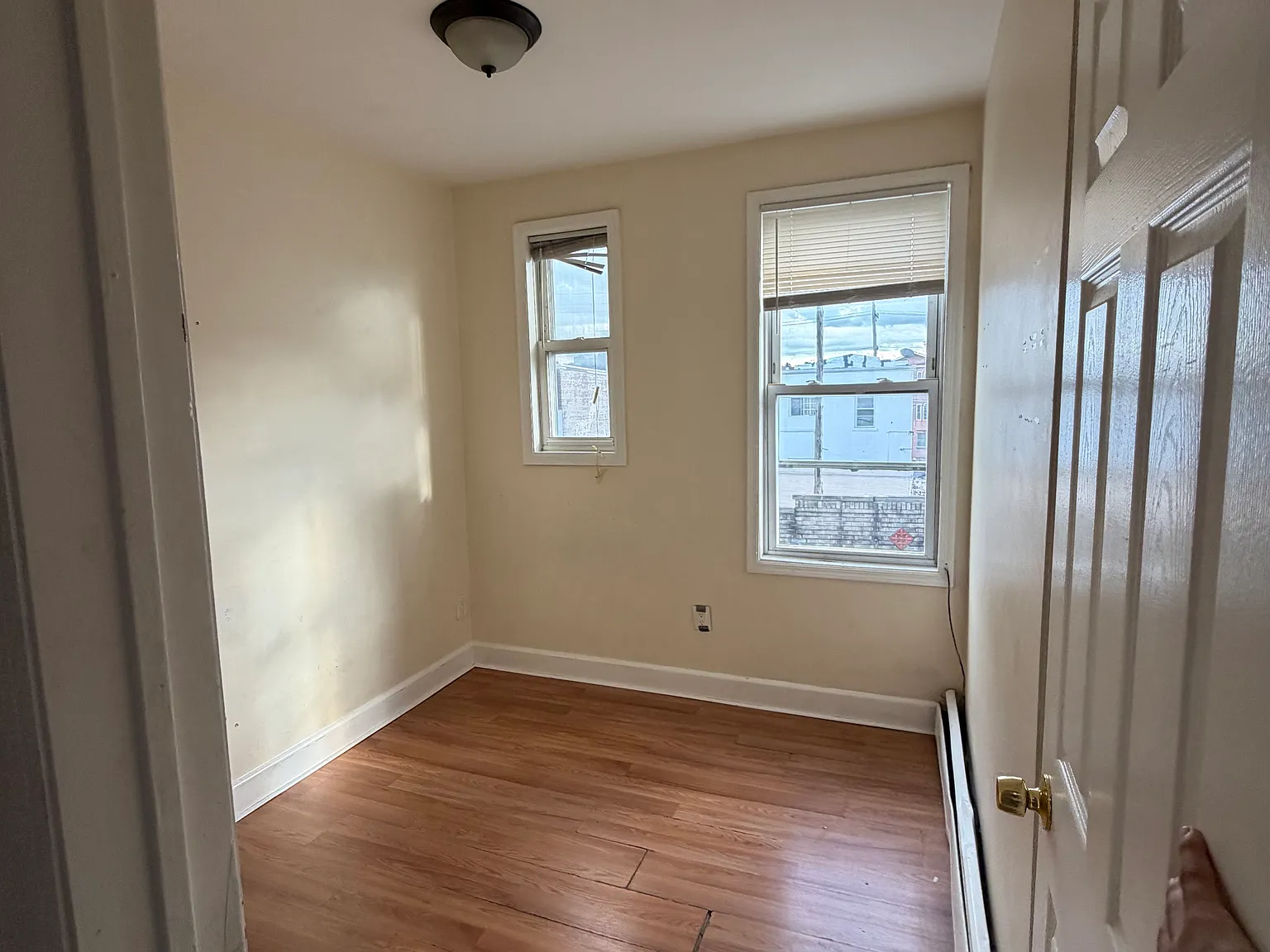 79 Logan Ave — Photo 1