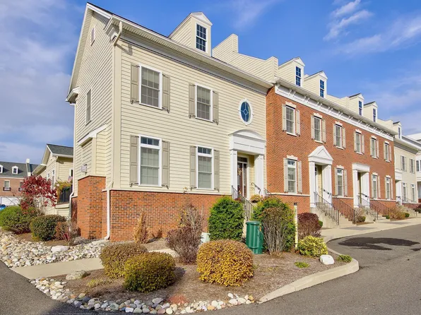 13 Sudbury Square, Latham, NY 12110